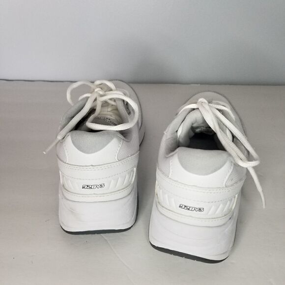 New Balance men\'s white athletic shoes size 7 with rollbar